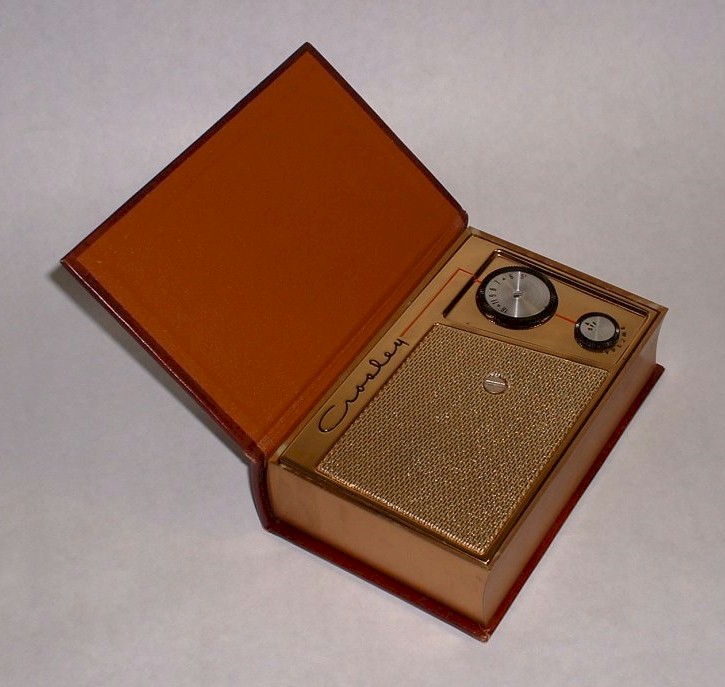 Crosley JM-8BK Book Radio